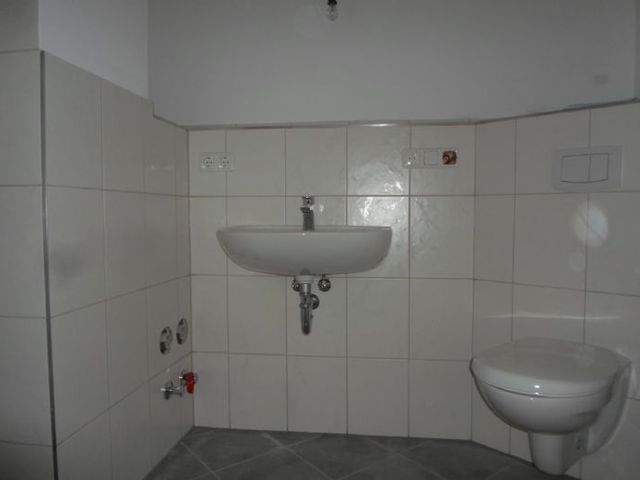 Schicke 2-Zimmerwohnung mit Fußbodenheizung und EBK zu vermieten - Photo 4