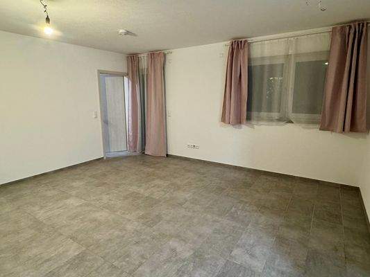 Wohn- u. Esszimmer (3)