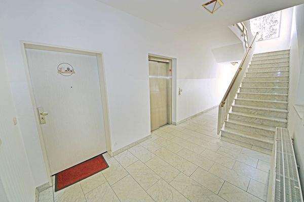 Hausflur / Treppenhaus im EG