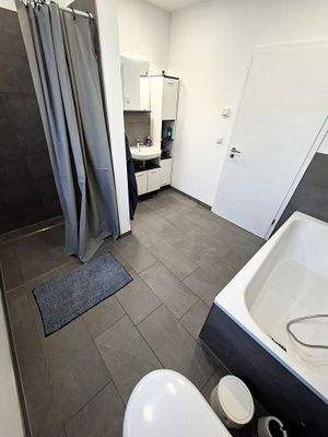 Vollbad mit Wanne & Dusche