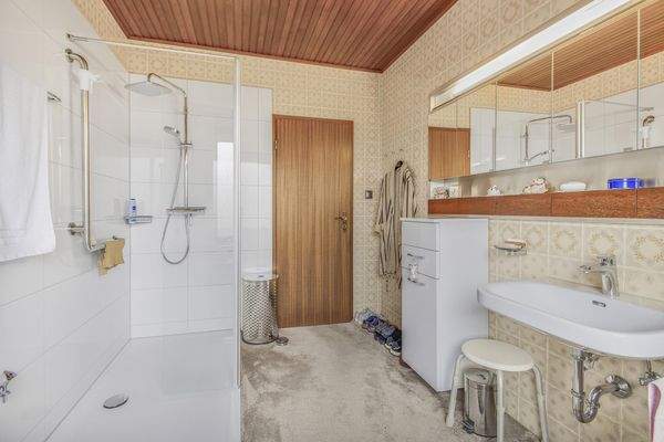 Badezimmer im Erdgeschoss