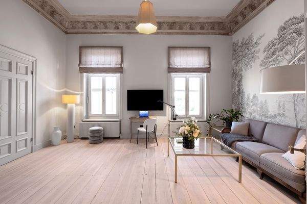 großes Büro mit aktueller Einrichtung