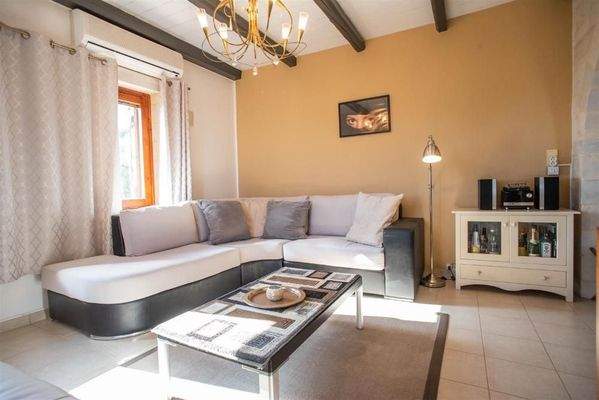 Kreta, Kolymvari: Villa mit Meer- und Bergblick und unabhängigem Apartment zu verkaufen