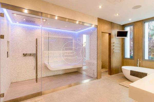 Villa in Nueva Andalucia