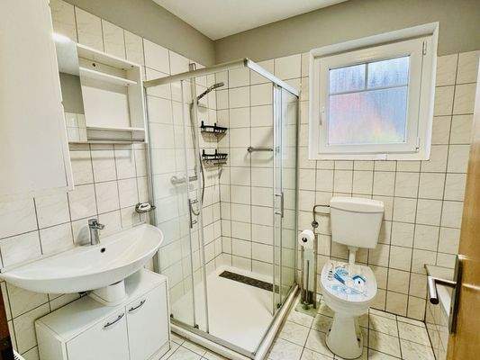 Wannen- und Duschbad mit WC 