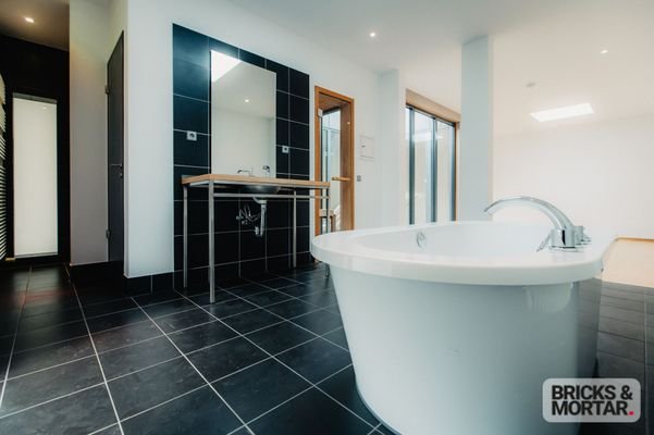 Offenes Badezimmer
