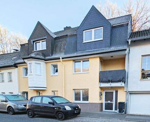 Hauseingang Mehrfamilienhaus.jpg