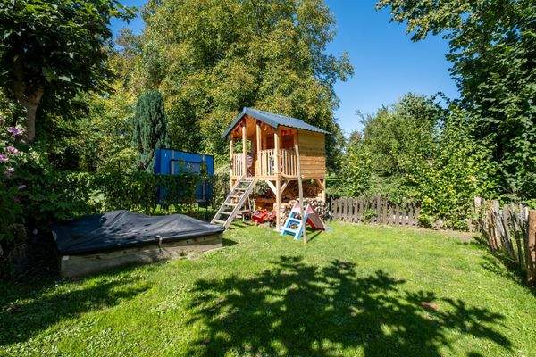 Kinderparadies auf Bachseite