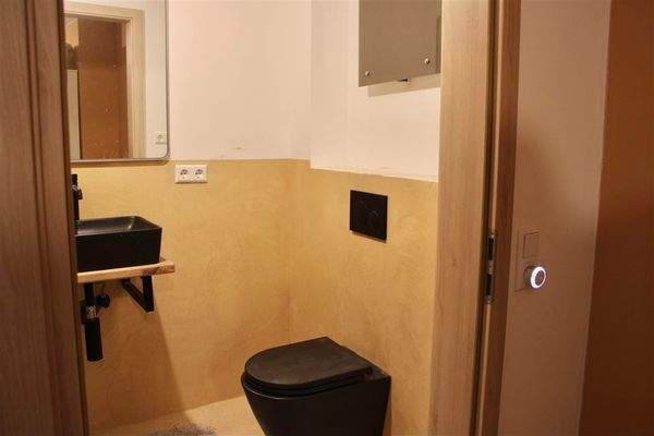 Renoviertes Badezimmer 2 mit Dusche