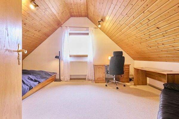 Schlaf-, Gäste-, Arbeitszimmer DG