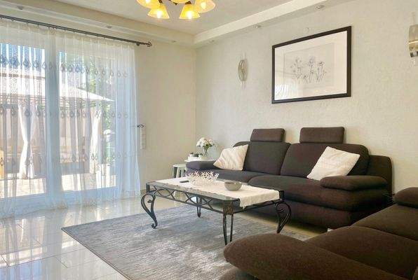 Wohnzimmer mit Terrassentür