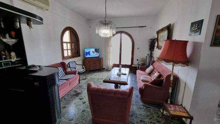 Kreta, Heraklion: Gebäude mit Wohnung, Studio und Gewerbefläche zu verkaufen