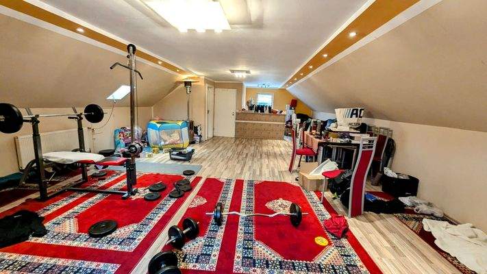 DG mit WC + Anschluß für Küche