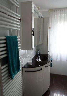 Bad mit Dusche und Wanne (Erdgeschoss)