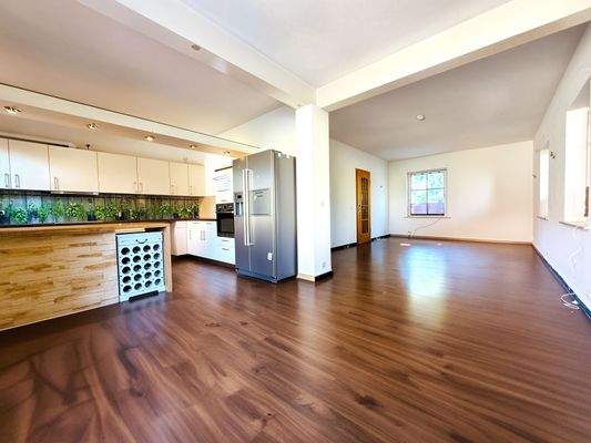 Wohnzimmer 1 mit Küche 