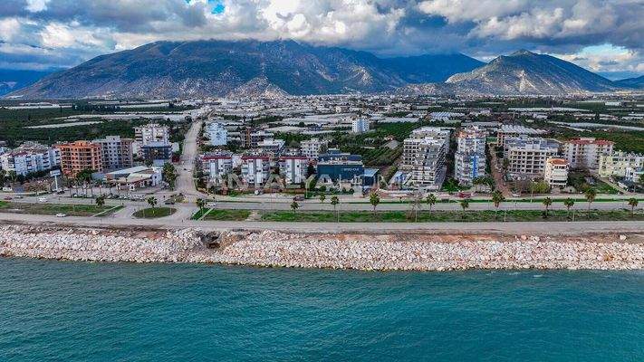 Beachfront Flats with Resort-Style Amenities in Antalya Finike