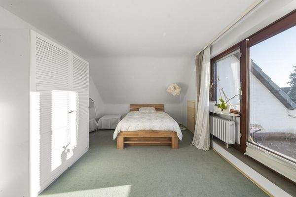 Schlafzimmer OG mit Balkon