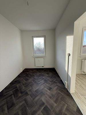 Kleines Zimmer mit Fenster