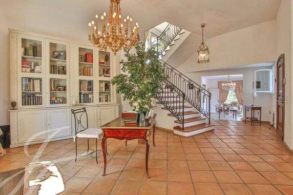 Entrée Carrelage Lustre