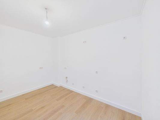 CAM01223G0-PR0200-STILL016