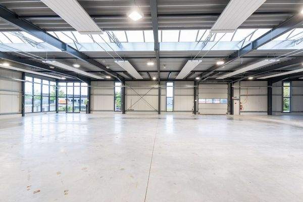 Lichtdurchflutete Ausstellungsfläche 