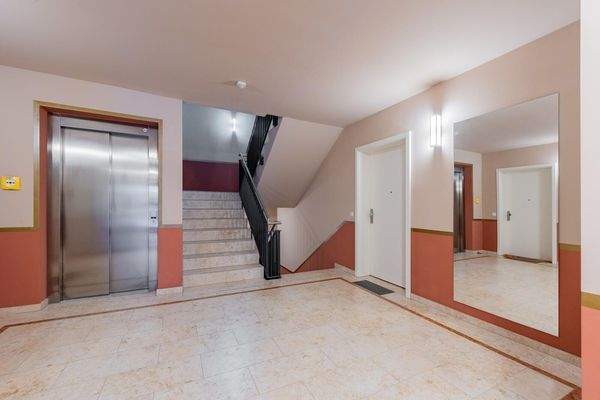 Hochwertig gestalteter Eingangsbereic