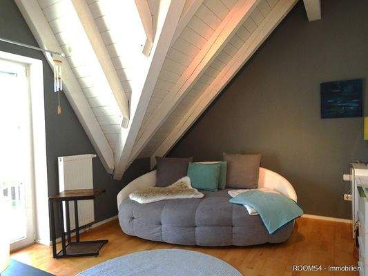 Kinderzimmer mit Balkon und Ankleide