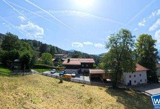 Sicht auf See und Berge