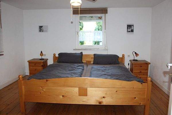 Schlafzimmer DG.JPG