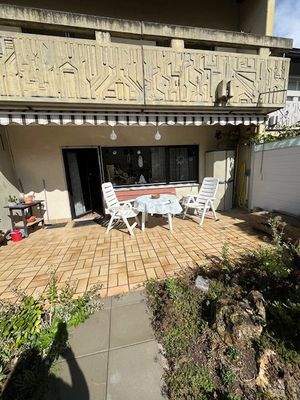 große sonnige Terrasse direkt im Grünen