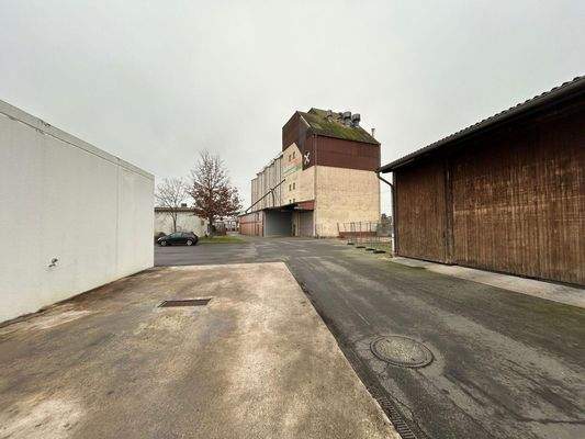 Blickrichtung Getreidesilo