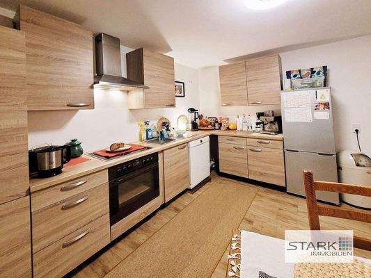 Küche mit Elektrogeräten