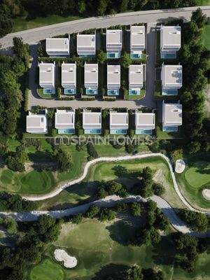 Detached Villas Near Golf Courses in Estepona