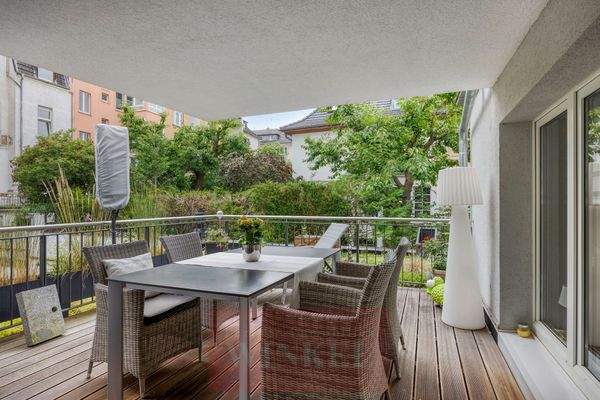 Terrasse im EG rechts