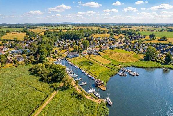 Nur wenige Meter bis zur Schlei und dem Hafen!