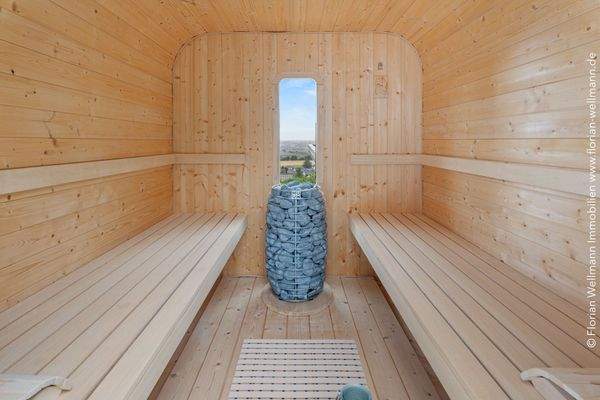 Hochwertige Außensauna mit traumhaftem Weitblick und direkter Verbindung zum Badezimmer