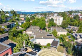Luftbild - Blick über die Stadt auf den See