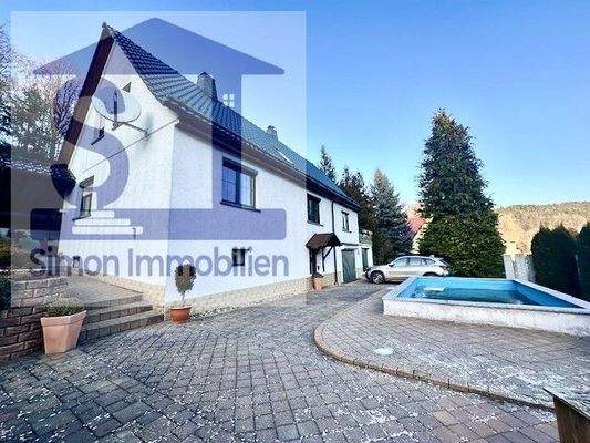 mit Pool - auf den Sommer freuen