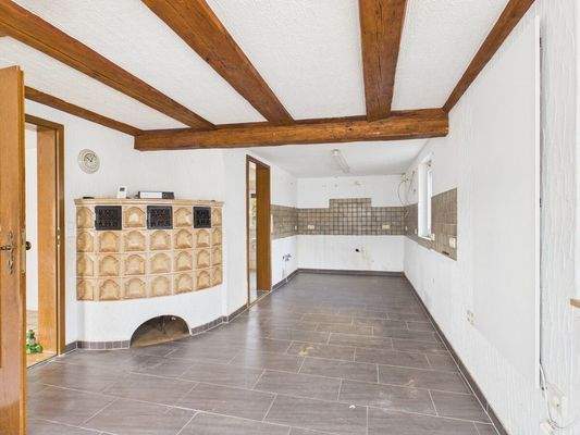 Küche mit Kachelofen