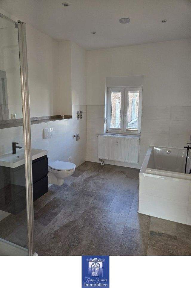 Ein Lieblingsplatz mit Terrasse für die ganze Familie! Einbauküche und Pkw-Stellplatz! - Photo 3