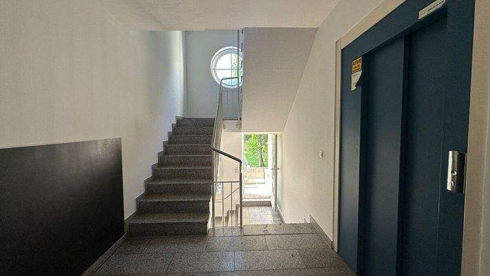 Eingangsbereich / Aufzug