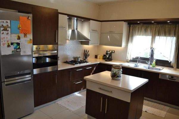 Kreta, Exo Lakonia: 5-Zimmer-Villa mit großem Olivenhain zu verkaufen