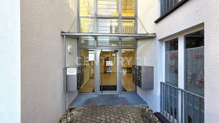 Attraktiver überdachter Hauseingang