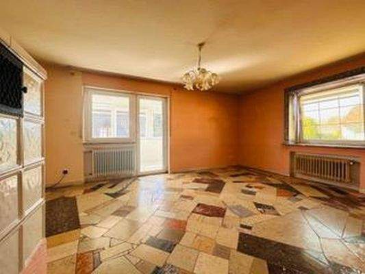 Wohnzimmer mit Kachelofen OG