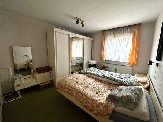 11 Schlafzimmer EG.jpg