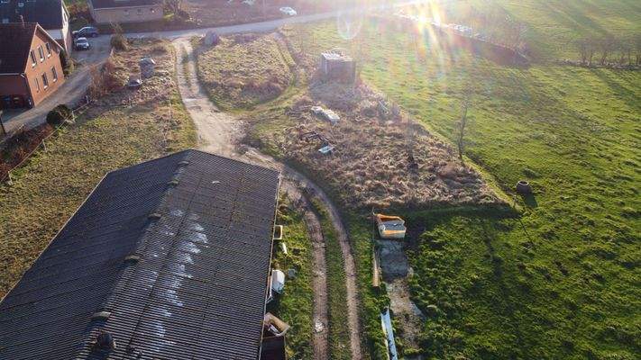 Blick vom Kuhstall zur Dorfstraße