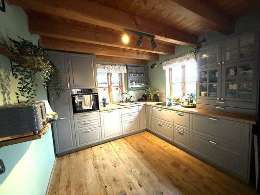 Küche (nicht enthalten)