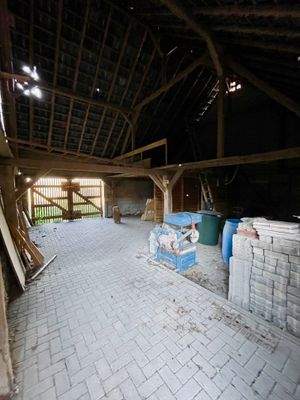 Außen_Scheune mit Ausfahrt nach hinten.jpeg