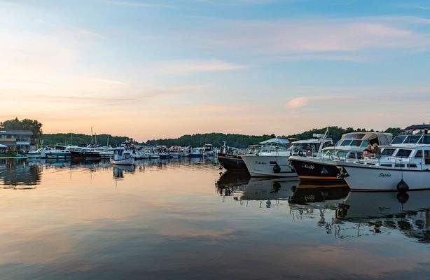 Yachthafen im Abendlicht