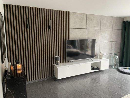 Wandverkleidung im Wohnzi.